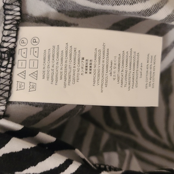 Michael Kors white and blalck cold shoulder top size sx - Picture 9 of 9